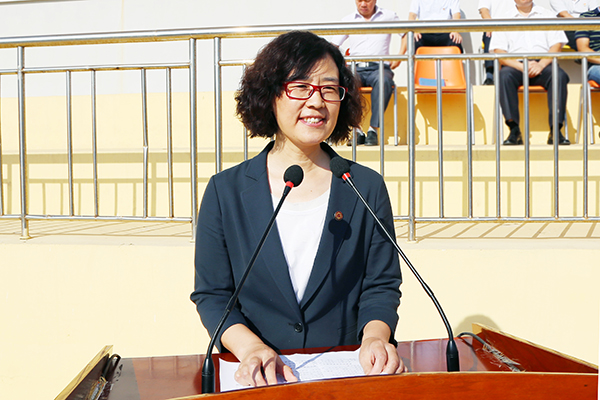 教师代表卢国华教授发言