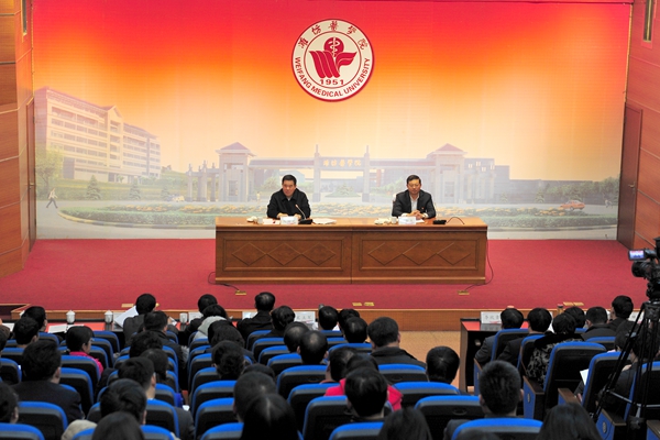 报告会现场